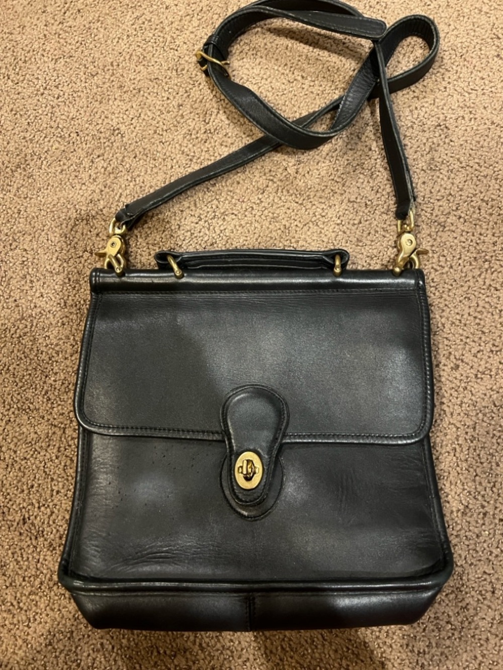 Vintage 90’s Coach Willis black leather purse turn lock